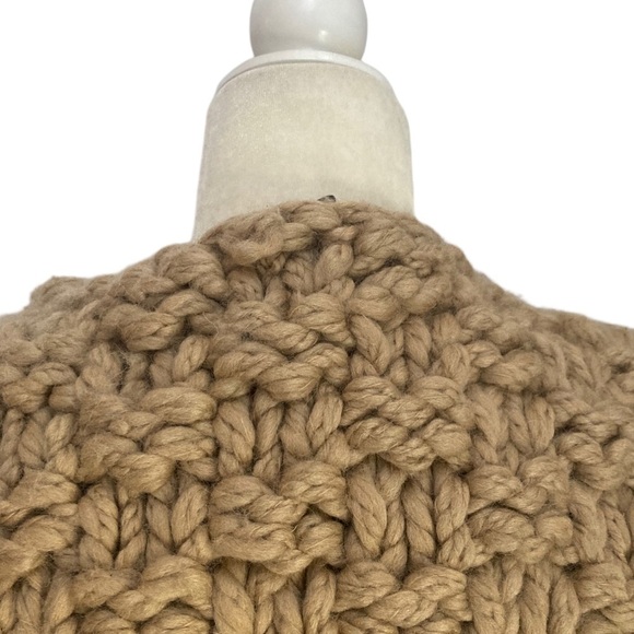 Allude Chunky Knit Sleeveless Sweater Vest in Caramel - Picture 8 of 11